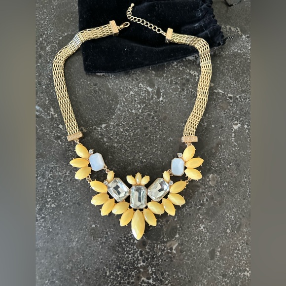 Beautiful statement jewelry piece. Dress up or down it’s GORGEOUS - Picture 2 of 6